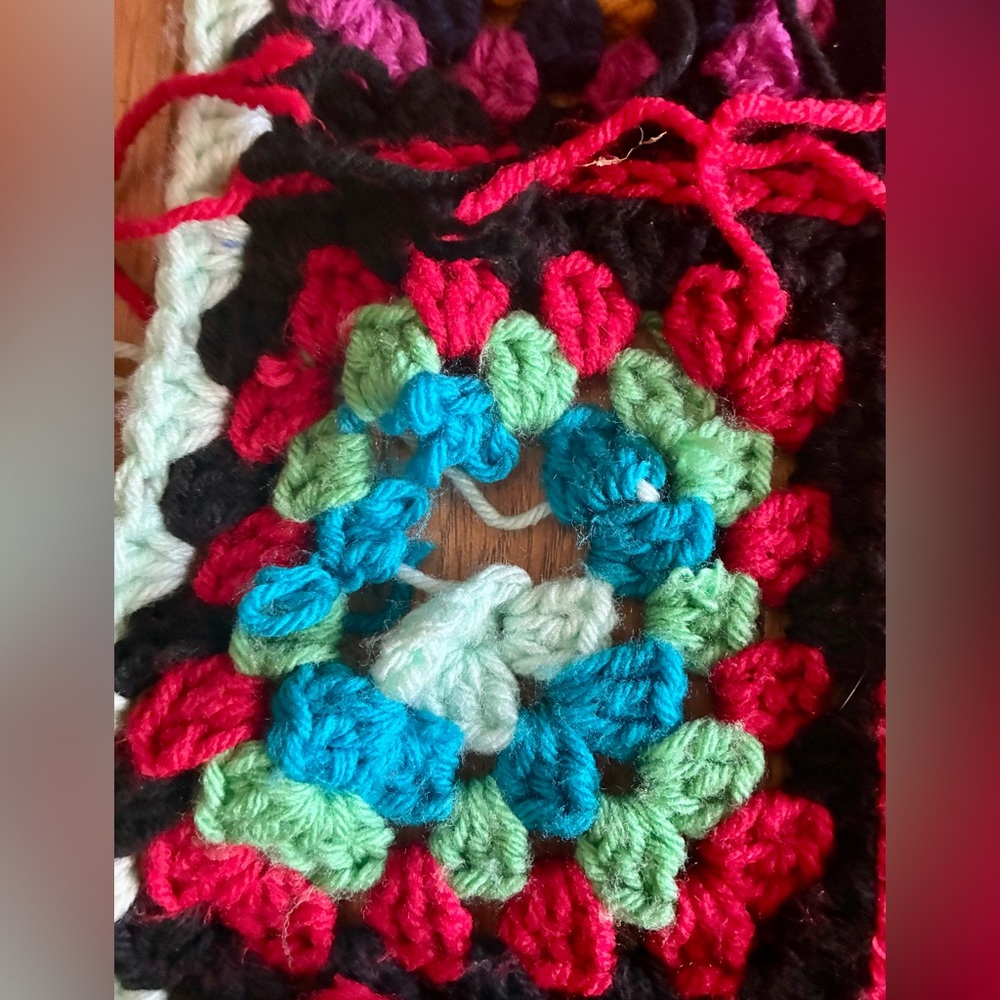 Crochet granny square blanket - Picture 3 of 4
